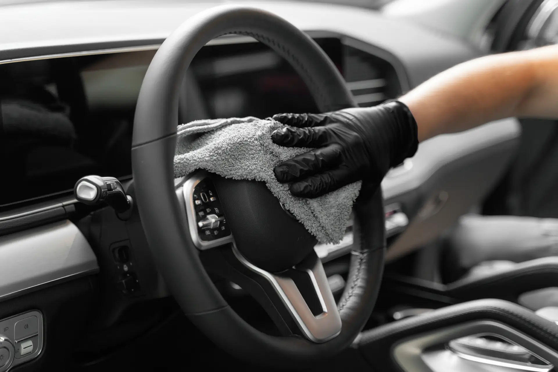 close-up-car-care-process (2)